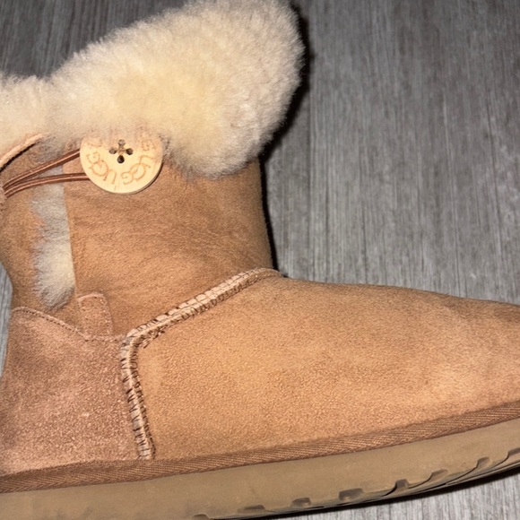 UGG Bailey buckle ankle boots tan suede w Cream sheepskin wool lining - Picture 2 of 12